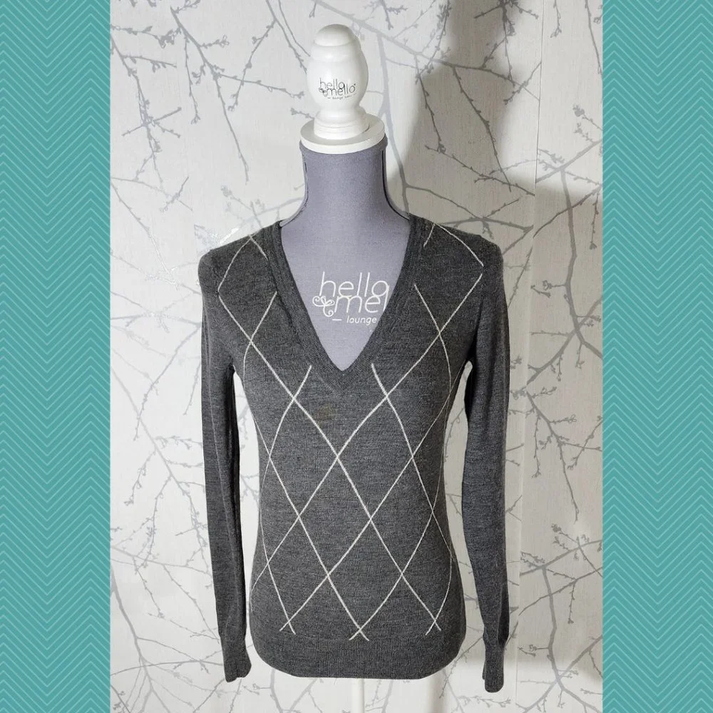 Club Monaco Gray Diamond Print 100% Merino Wool V-Neck Sweater
